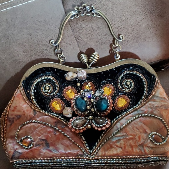 Beaded everywhere Framed Handbag Excellent Condition Beaded On Every Side - Picture 7 of 12